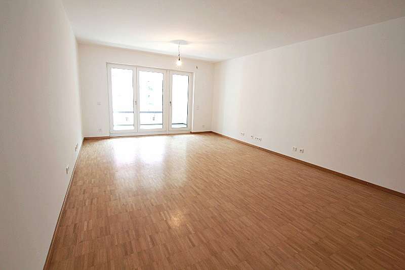 Wohnen in Mainnähe: Charmante 3-Zimmer-Wohnung mit Balkon, Loggia & EBK - Photo 1