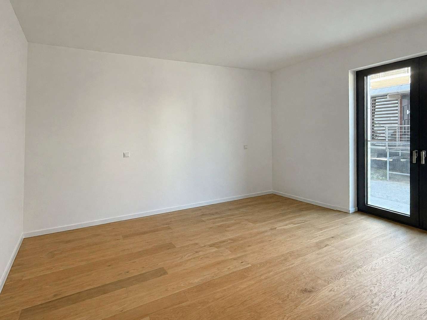 Moderne 3-Zimmer Wohnung mit Sonnenterasse in direkter Mainlage - Foto 1