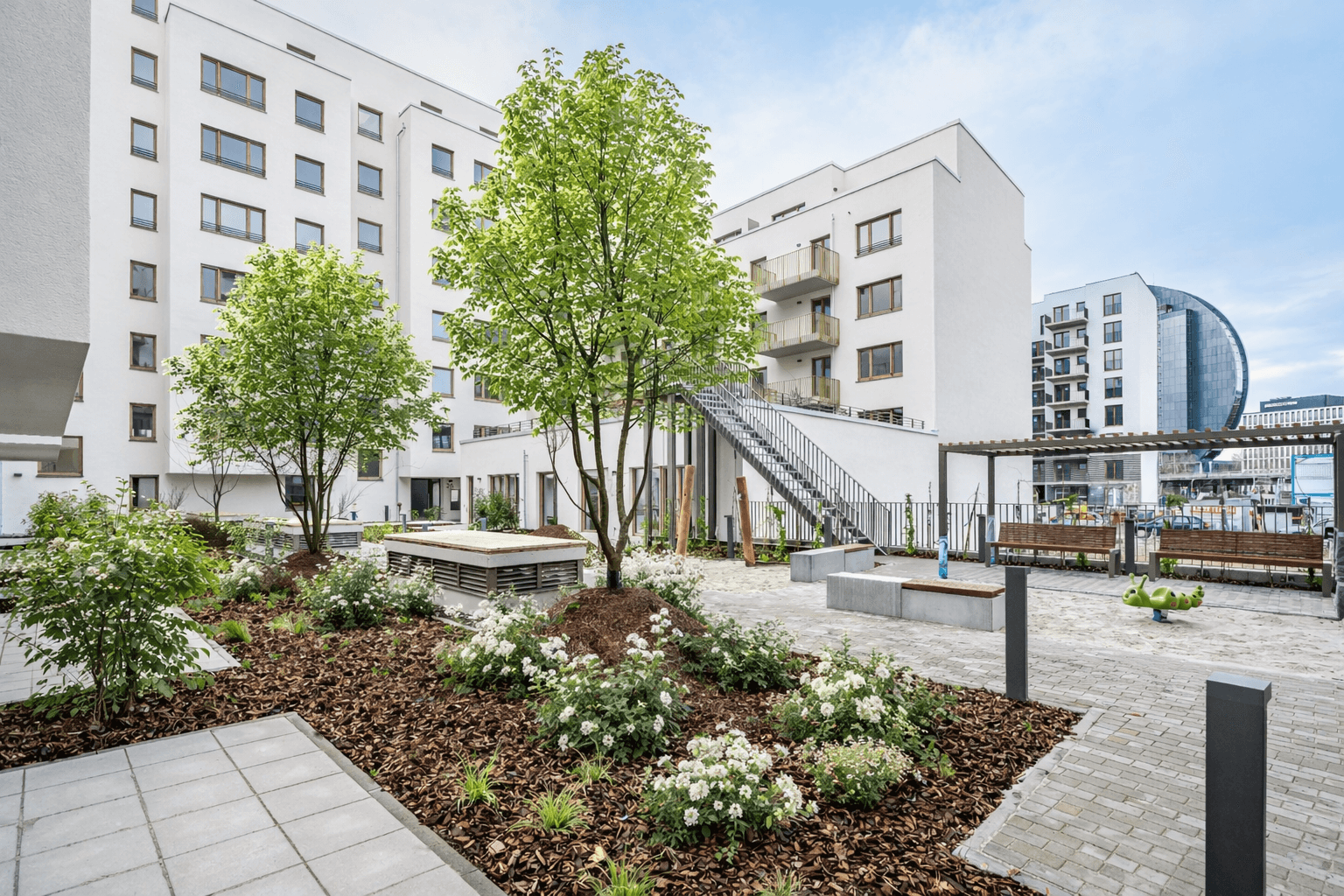 Moderne 2-Zimmer-Wohnung mit Balkon im Park Trio Stadtplatz - Foto 1