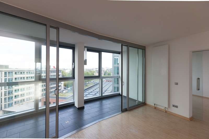 Wohnen mal anders: 3-Zimmer-Wohnung mit neuer Einbauküche & Wintergarten - Photo 3