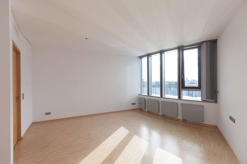 Wohnen mal anders: 3-Zimmer-Wohnung mit neuer Einbauküche & Wintergarten - Photo 2
