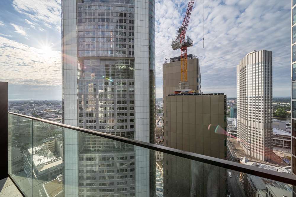 IN THE HEART OF THE SKYLINE: 1-Zimmer-Wohnung mit Balkon - Photo 3