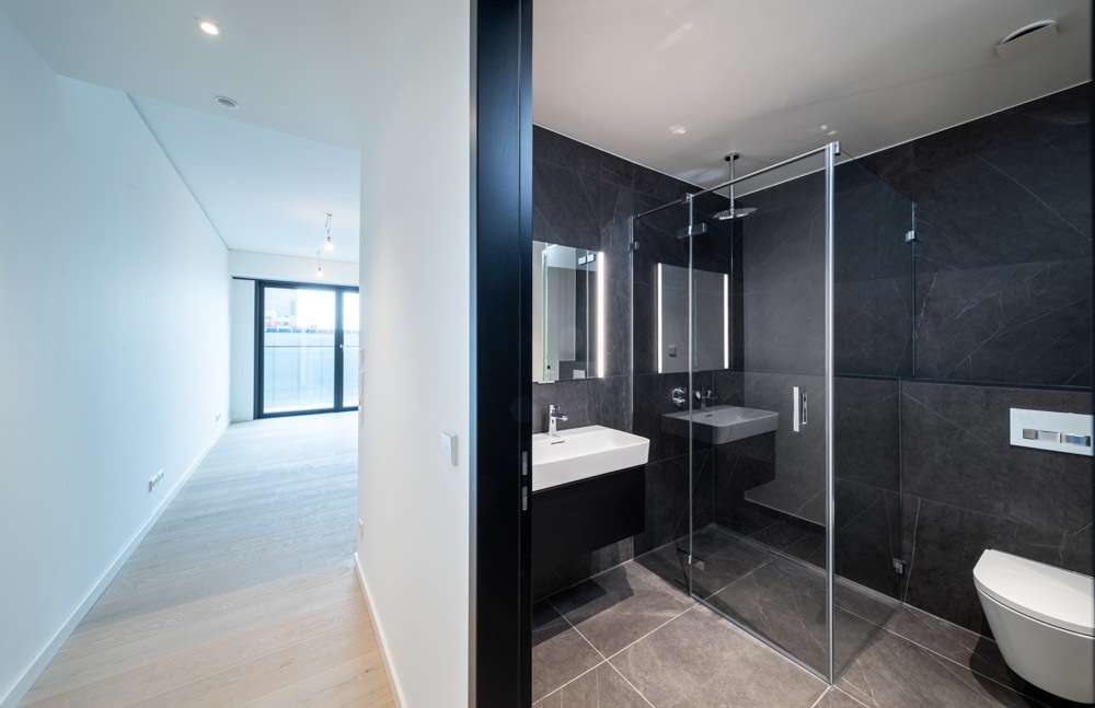 IN THE HEART OF THE SKYLINE: 1-Zimmer-Wohnung mit Balkon - Photo 2