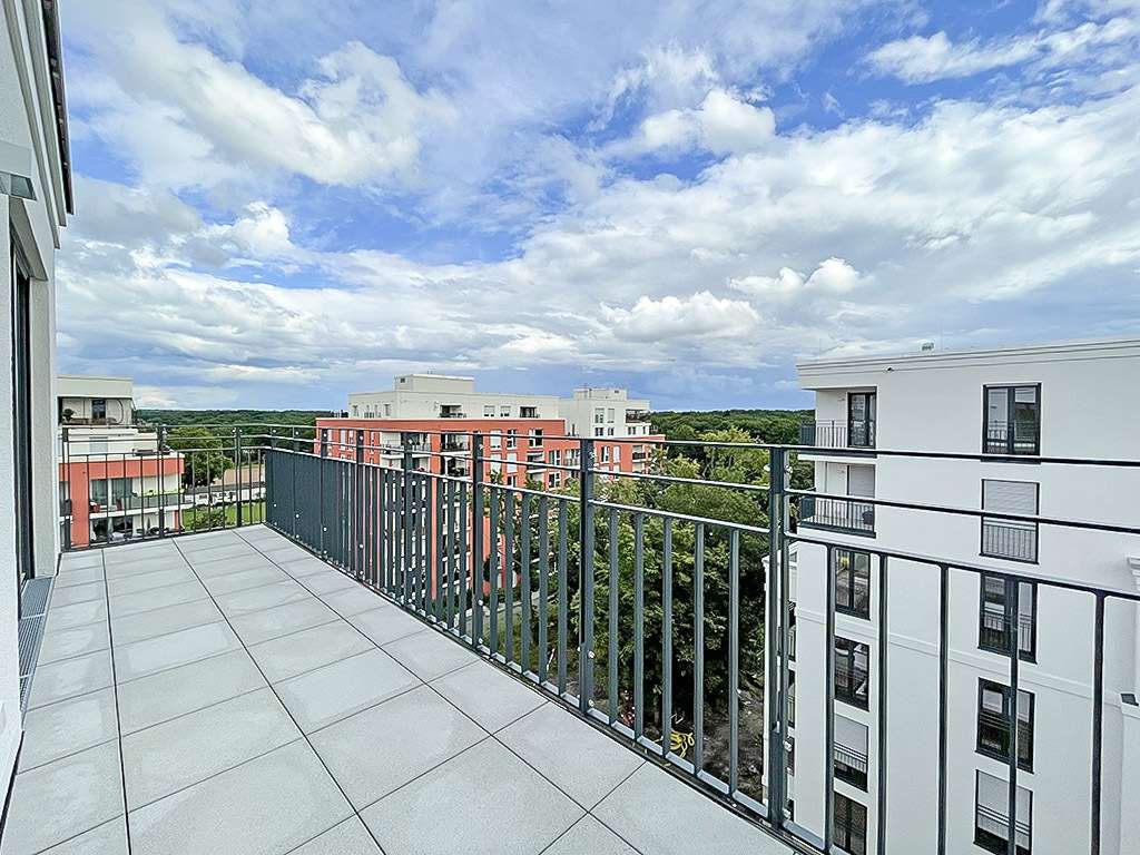 Helles 3-Zimmer Penthouse mit hochwertiger Einbauküche & Süd-Balkon - Photo 4