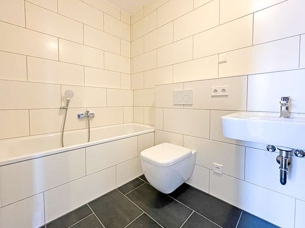 Helles 3-Zimmer Penthouse mit hochwertiger Einbauküche & Süd-Balkon - Photo 3