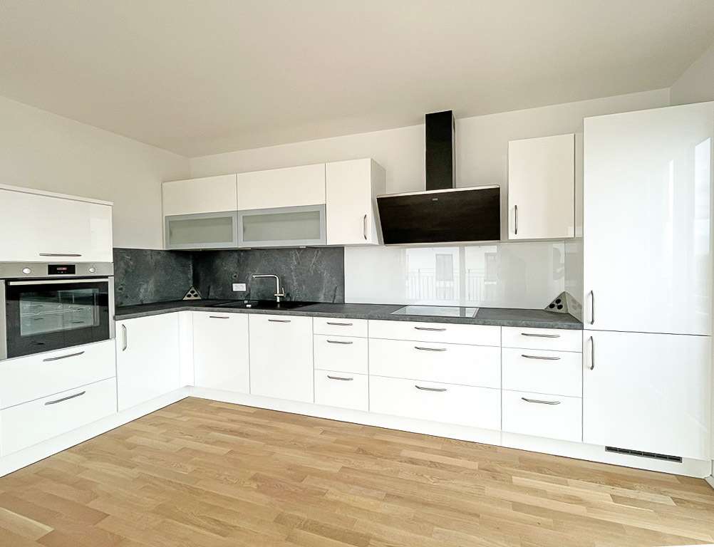 Helles 3-Zimmer Penthouse mit hochwertiger Einbauküche & Süd-Balkon - Photo 2