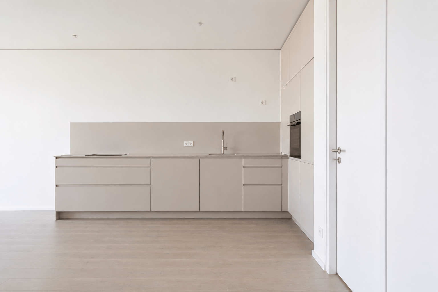 Großzügige 2-Zimmerwohnung mit atemberaubendem Blick auf den Taunus - Foto 2